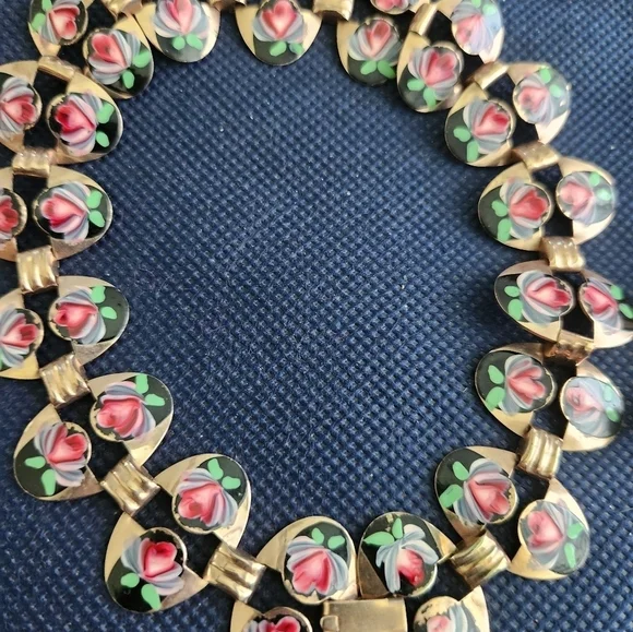 1950s vtg handpainted rose enamel metal screwback earrings, necklace & bracelet - Picture 2 of 4